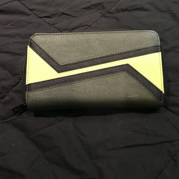Steve Madden wallet - Picture 4 of 4